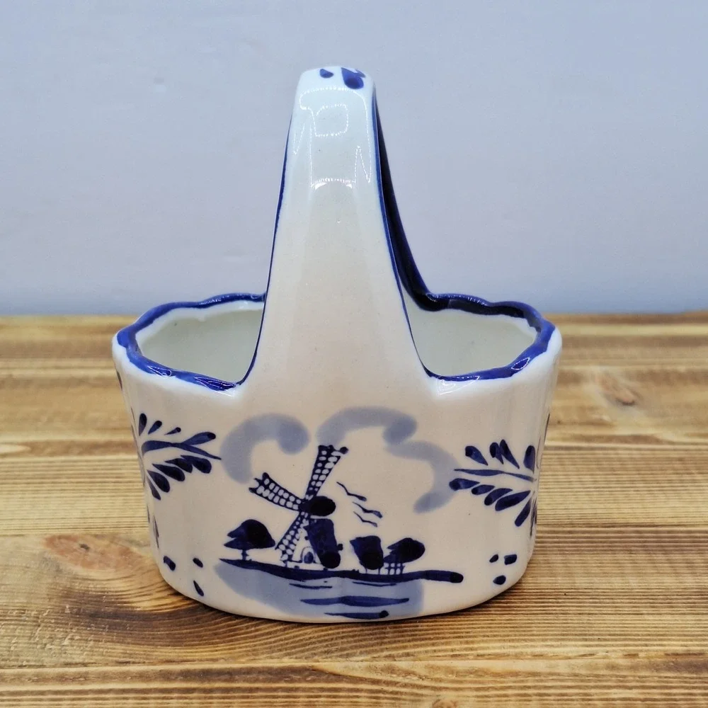 Blue and White Porcelain Handled Basket with Windmill Scene Unbranded‎ - Picture 2 of 9
